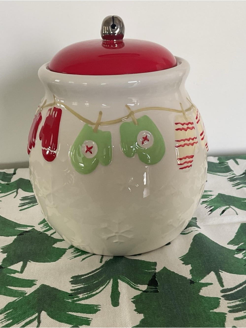 Hallmark Christmas/Xmas Holiday Mitten Ceramic Cookie Jar/Canister